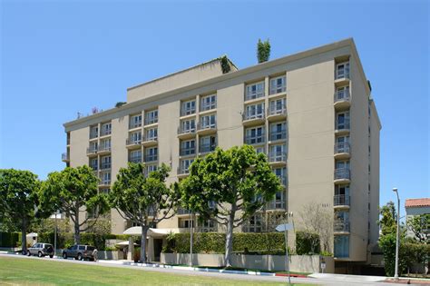 New York Firm Closes Purchase of Beverly Hills Hotel Tied to High ...