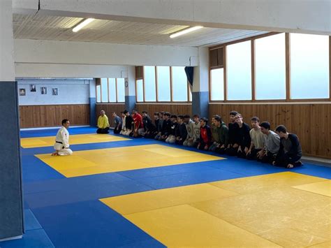 Alunos da Escola Mestre Domingos Saraiva experimentam judo Educação