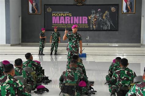 Danbrigif Marinir Berikan Pengarahan Prajurit Yang Tergabung Satgas