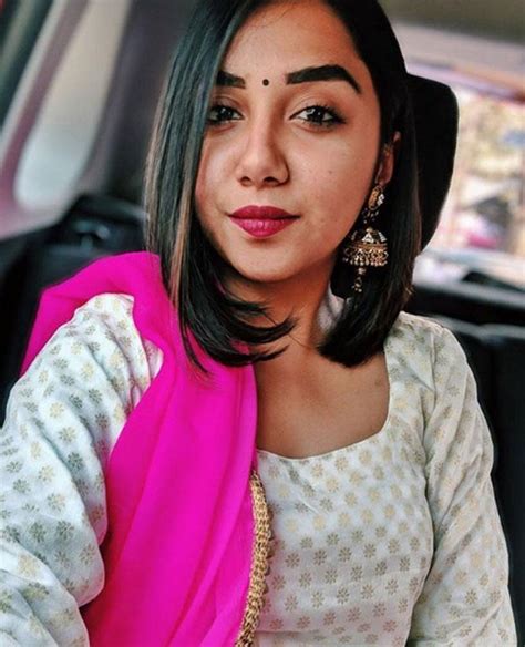 Prajakta Koli 26 Year Old Girl Is One Of Indias Most Famous Youtuber