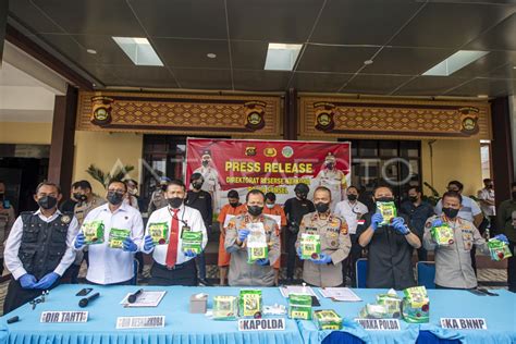 POLDA SUMATERA SELATAN GAGALKAN PENYELUNDUPAN 16 KG SABU ANTARA Foto