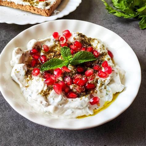 Labneh Dip With Zaatar A Quick And Easy Middle Eastern Dip Recipe