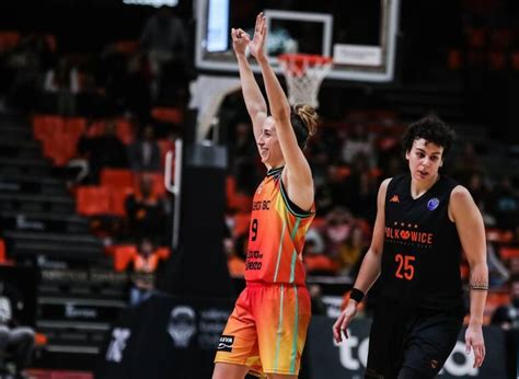 Vbc Una Brillante Queralt Casas Gu A A Valencia Basket A Cuartos De