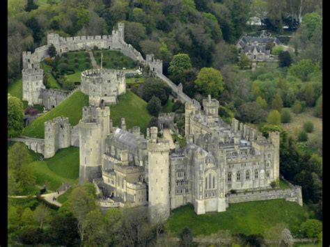 Arundel Castle, West Sussex, England. Roger de Montgomery on Christmas ...