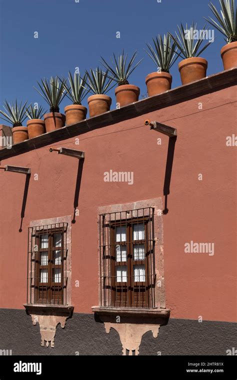 Mexico, San Miguel de Allende, architecture, facade of building Stock ...