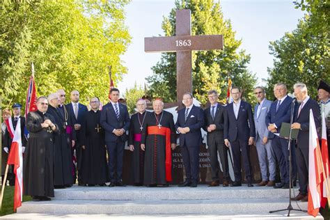 W Kodniu Ods Oni To Pomnik Po Wi Cony Powsta Zdj Cia