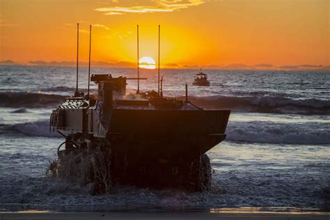 Marine Corps Gets 1st Command Variant Of New Amphibious Combat Vehicle