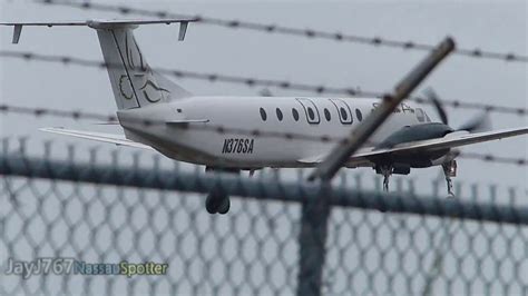 Southern Air Charter Beechcraft C Landing In Nassau N Sa Youtube