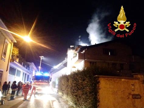 Incendio A Bovisio Masciago A Fuoco Il Tetto Di Una Casa Due Famiglie