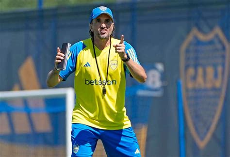 Diego Martínez evalúa variantes en Boca para jugar ante Sarmiento