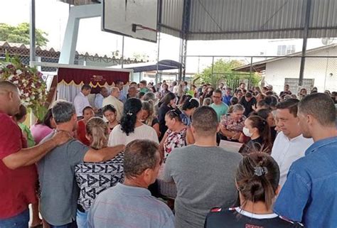 Em Sumaré 170 km de Araraquara o sepultamento coletivo da família que