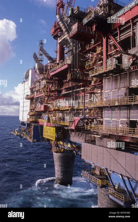 North Sea Oil Platform Hi Res Stock Photography And Images Alamy