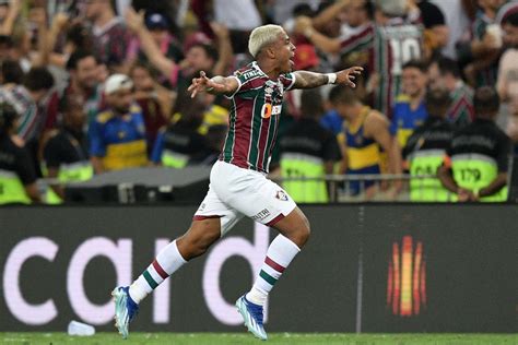 Fluminense gana 2 a 1 a Boca Juniors de Luis Advíncula y se consagra