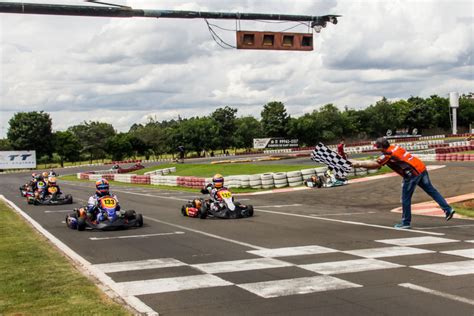 Copa F Racers Tem Novo L Der Na F Graduados Ap S Corrida