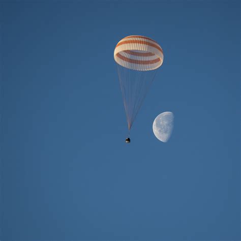 Spacecraft,landing,soyuz,international,space - free image from needpix.com