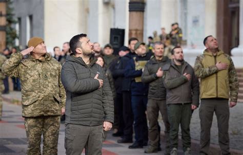 Guerre En Ukraine Zelensky Dans Kherson Libérée Et Le Conflit Au Cœur