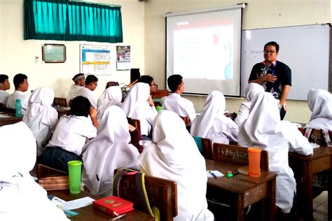 Kegiatan Tim Akper Husada Karya Jaya Memberikan Sosialisasi Penyuluhan