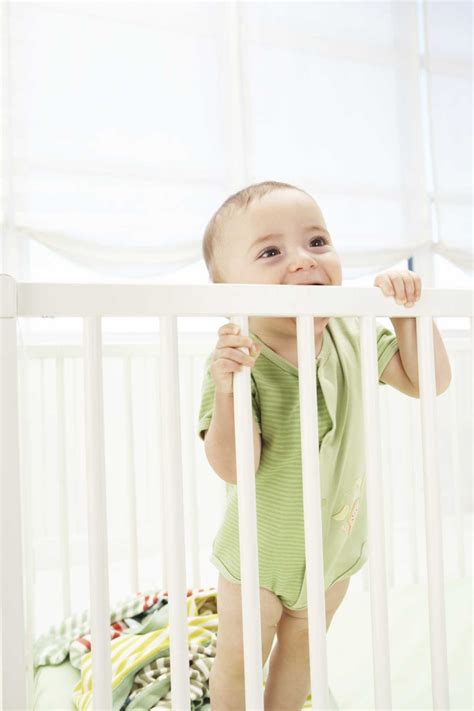 How to Remove a Side Rail From a Crib to Make a Daybed