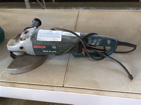 Bosch Electric Angle Grinder. Model: GWS 25-230. Plug Removed. Not Tested.