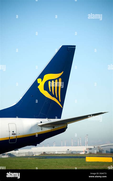 Ryanair logo hi-res stock photography and images - Alamy