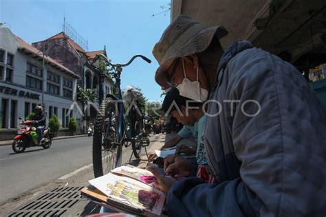 Menggambar Bersama Bangunan Bersejarah Di Surabaya Antara Foto