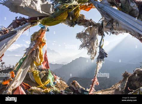 Buddhistische Gebetsfahnen In Der Region Upper Mustang In Nepal Im