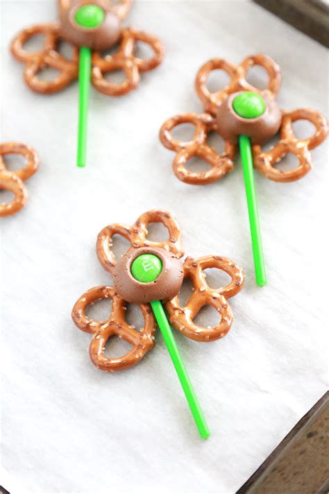 Shamrock Pretzel Pops For St Patricks Day Simply Being Mommy