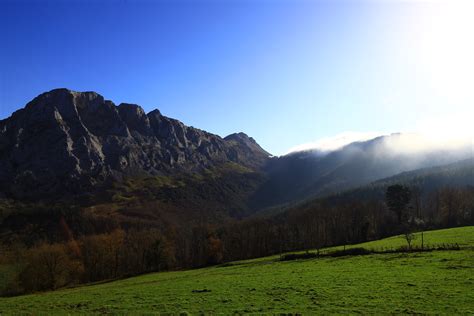 Anboto Cielo Azul Sol Y Nubes Bajas Eitb Eus Flickr