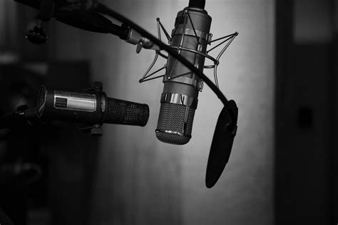 black microphone  gray scale photography  image peakpx