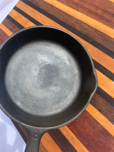 Vintage Unmarked Cast Iron Skillet Size 3 With Outset Heat Etsy