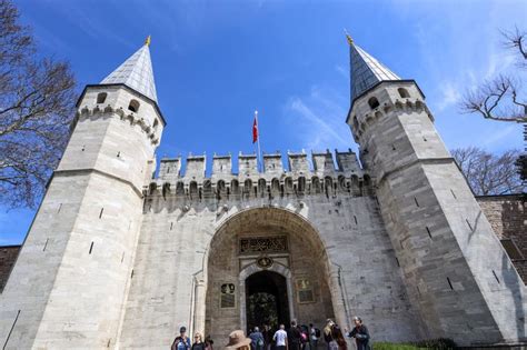 14 04 2023 Istanbul Turkey The Gate Of Topkapi Palace Sultanahmet In