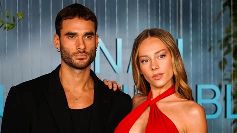 ester exposito posa por primera vez junto  su pareja nico furtado