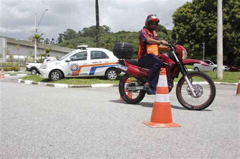 Curso gratuito de pilotagem defensiva abre inscrições em Barueri