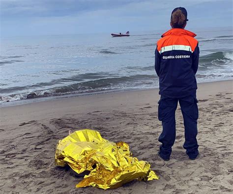 Cadavere Sulla Spiaggia Di Passoscuro Identificata La Vittima