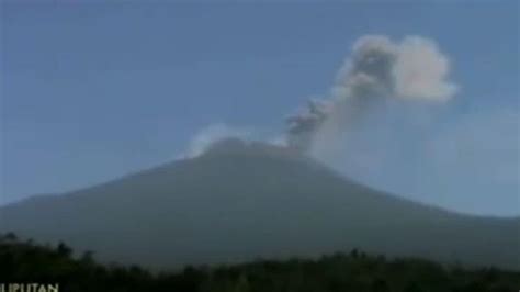 Muncul Gempa Tremor Aktivitas Gunung Slamet Masih Tinggi News