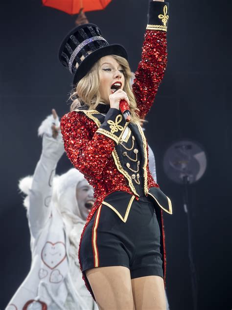 Taylor Swift Red Tour Outfits - Taylor Swift S Red Tour Outfit Outfit ...