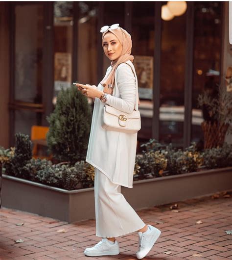 18 Inspiring White Outfit Ideas With Hijab For Winter Zahrah Rose