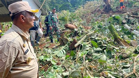 Pj Bupati Imran Tinjau Lokasi Banjir Dan Longsor Di Dua Desa Di