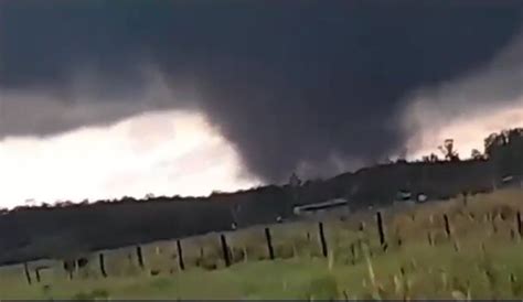 Un Tornado Provoc Destrozos En Paraguay