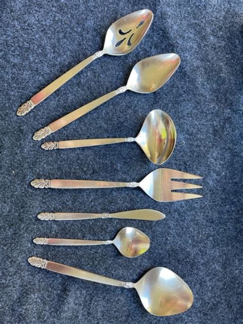 Lot 225 Set International Stainless Deluxe Flatware Forks Knives Spoons