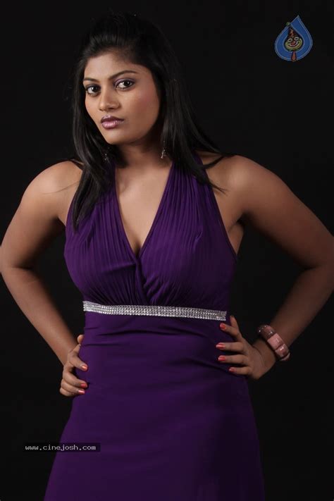 Soumya Hot Gallery Photo 3 Of 45
