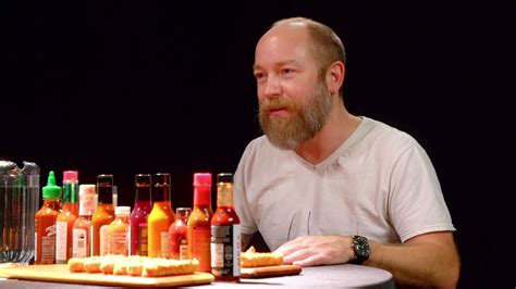 Hot Ones Staffel 3 Folge 9 Kyle Kinane Gets Angry Eating Spicy Wings