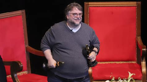 Guillermo Del Toro Regresa A México Tras Recibir Los Dos Oscar