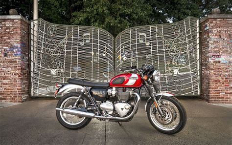 Triumph Bonneville T120 Elvis Presley Special Edition 2024