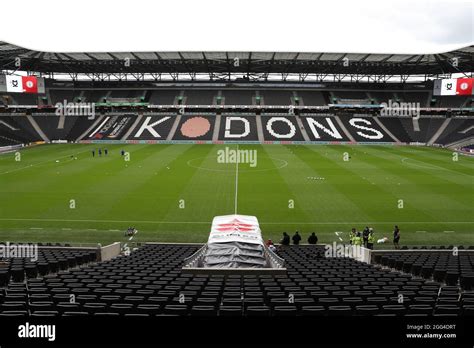 Mk Dons Stadium Banque De Photographies Et Dimages à Haute Résolution