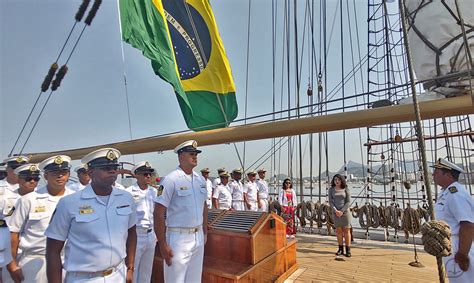 Bandeira Nacional Completa 133 Anos AerodefesaNaval