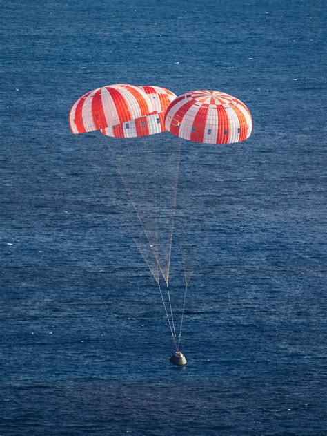 Orion Capsule Re Entry New Video View From Onboard