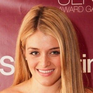 Daphne Oz - Age, Family, Bio | Famous Birthdays