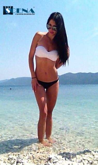 9 Hot Sexy Jelena Leko Bikini Pics