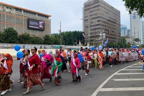 Parade Budaya Nusantara Di Cfd Jakarta Berlangsung Meriah Dan Perkuat